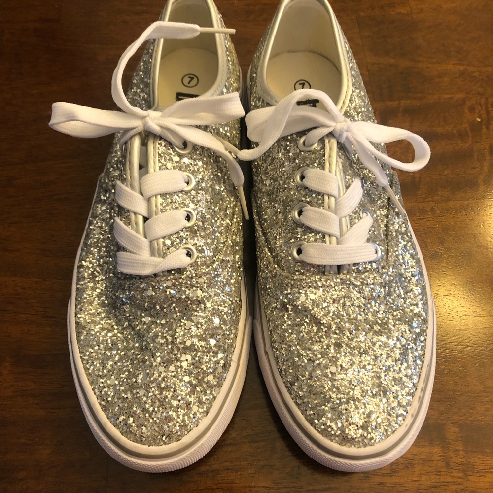 Belera Classic lace-up, low-top, glitter canvas sneakers. EUC. Worn one time.